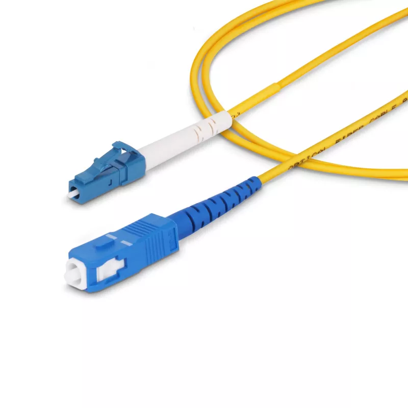 StarTech.com 2 m (6,6 ft) LC auf SC (UPC) OS2 Singlemode Simplex Glasfaserkabel, 9/125 µm, 40G/100G, biegeunempfindlich, geringe Einfügedämpfung – LSZH Glasfaser-Patchkabel