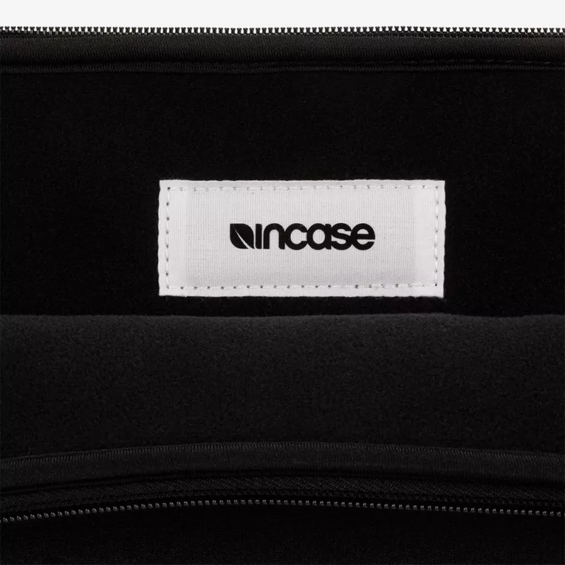 Incase Classic Hülle für 16-Zoll-Laptops (40,6 cm), Schwarz