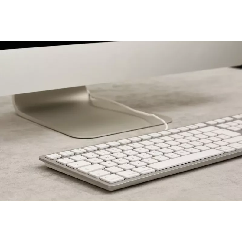 Kabelgebundene USB-Tastatur Cherry KC 6000C für Mac – QWERTY Nordic, Scherenschalter, Silber, 1,8 m Kabel