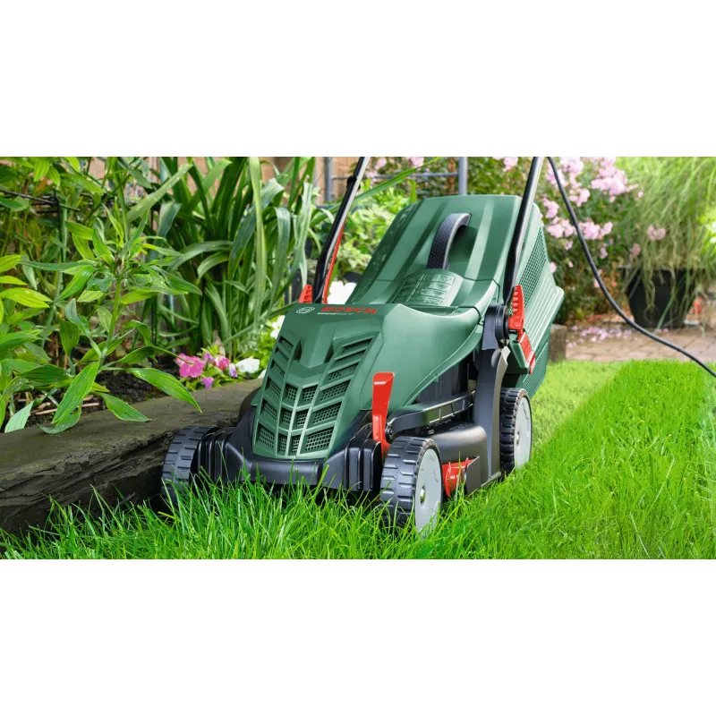 Bosch UniversalRotak Rasenmäher mit Radantrieb AC Grün