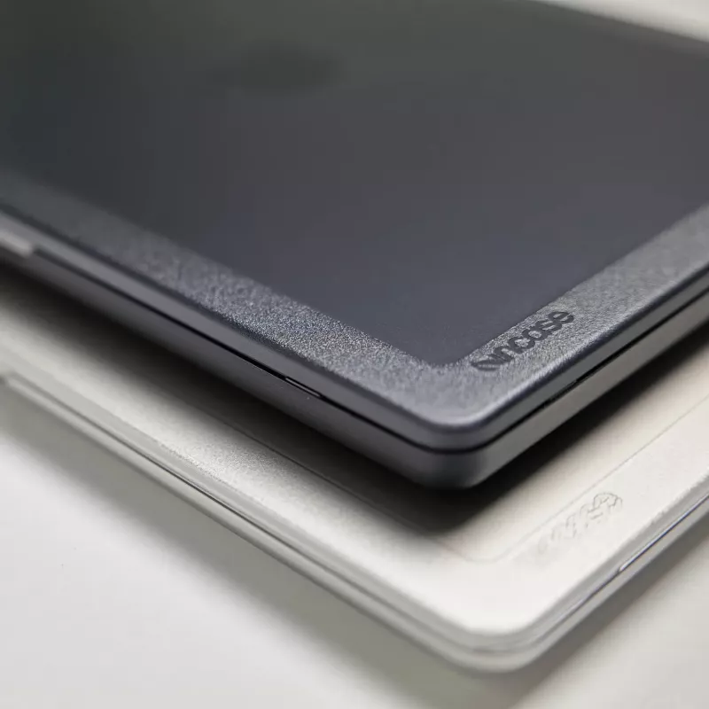 Incase Edge Hardshell Case mit Makrolon® für 16-Zoll MacBook Pro (M1-M4, 2021-2024)