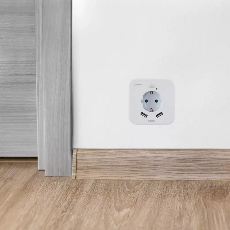 Hama 00223498 LED-Nachtlicht mit Steckdose, 2 USB-Ausgängen, Bewegungs- und Lichtsensor