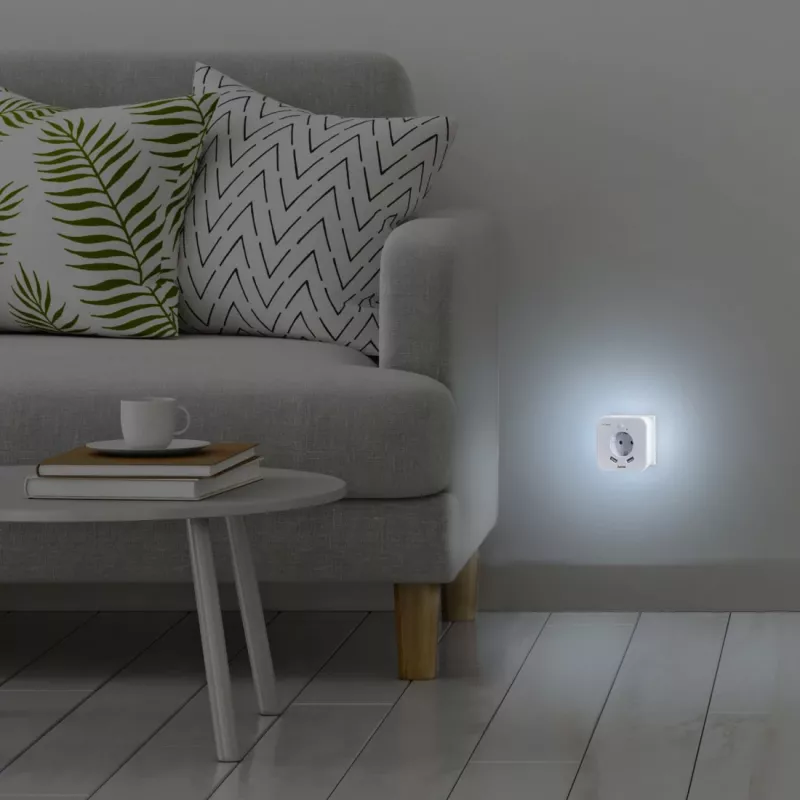 Hama 00223498 LED-Nachtlicht mit Steckdose, 2 USB-Ausgängen, Bewegungs- und Lichtsensor