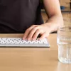 R-Go Tools Ergonomische Tastatur R-Go Compact Break, kompakte Tastatur mit Pausensoftware, QWERTY (UK), Bluetooth, weiß
