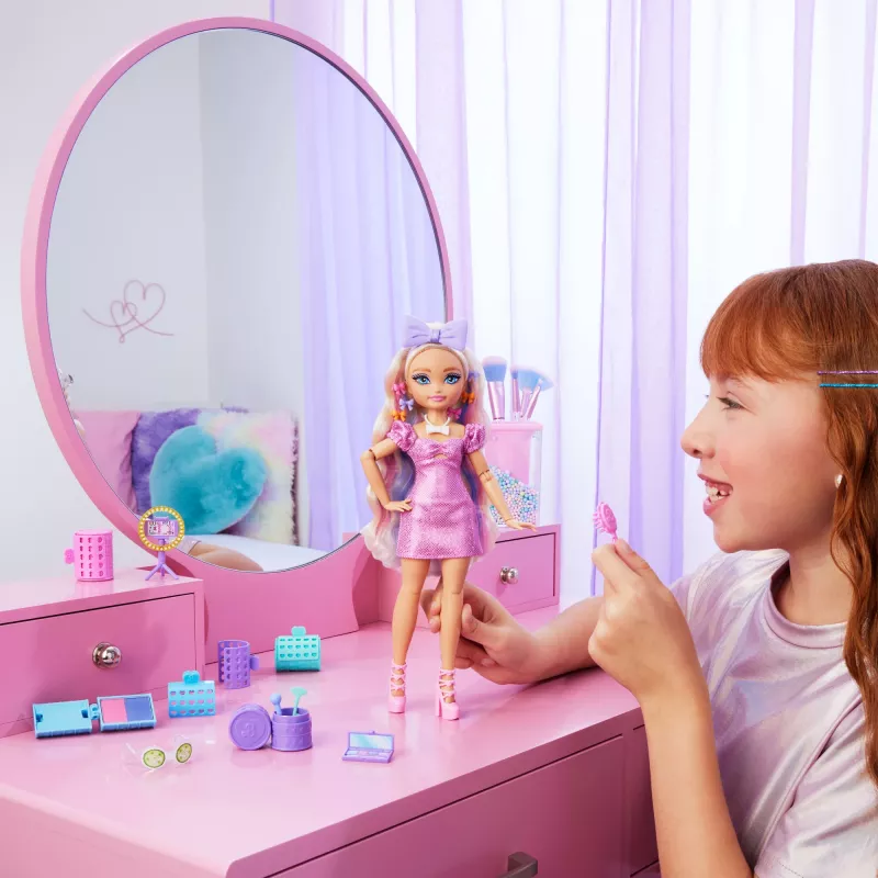 Barbie Dream Besties Malibu Modepuppe mit Überraschungszubehör und über 15 Looks