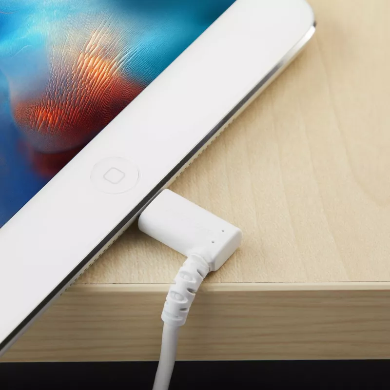 StarTech.com 1 m robustes USB-A-auf-Lightning-Kabel – Weiß 90° abgewinkelt strapazierfähig Aramidfaser USB Typ A auf Lightning Lade-/Sync-Kabel – Apple MFi-zertifiziert – iPhone