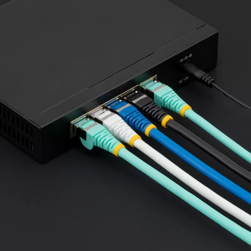 StarTech.com 7m CAT6a Ethernet-Kabel - Schwarz - Low Smoke Zero Halogen (LSZH) - 10GbE 500MHz 100W PoE++ Snagless RJ-45 mit Zugentlastung S/FTP Netzwerk-Patchkabel