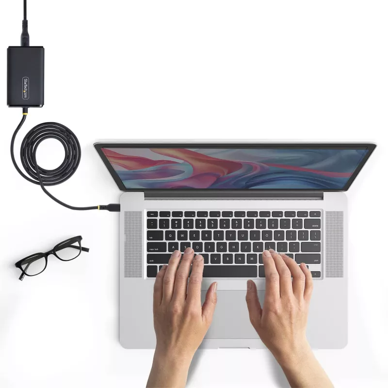StarTech.com 65W USB-C Laptop-Ladegerät, 1,5 m fest verbundenes USB-C-Kabel, Netzteil für Dell, XPS, HP ProBook, MacBook Pro, Microsoft Surface Pro