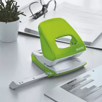 Leitz Locher WOW 5008 Metall 2-fach / 30 Blatt, 30 Blatt, Grün, Metall, Kunststoff, 8 cm, 5,5 mm, A4, A5, A6, Folio, US-Quart, 8 x 8 x 8 cm