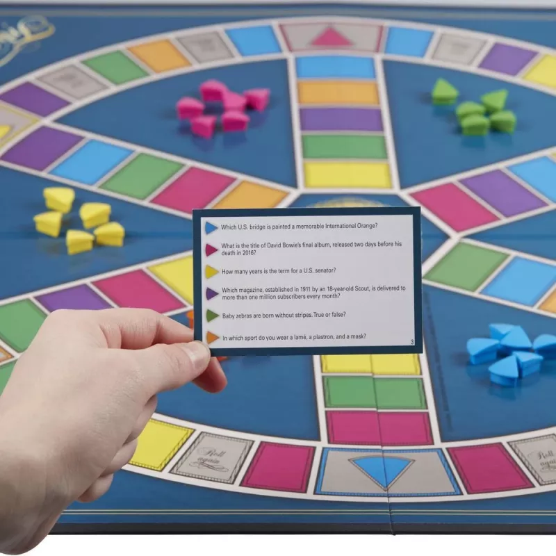 Hasbro Gaming Trivial Pursuit Spiel: Classic Edition Brettspiel Lernspiel