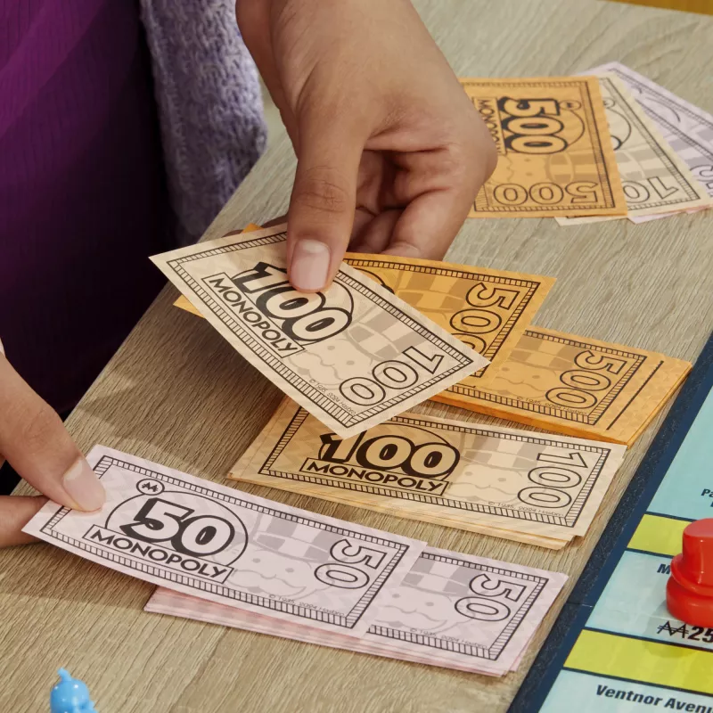 Monopoly Knockout Familienspiel, schnelle Brettspiele für Alter 8+, 2–8 Spieler, 20 Min.