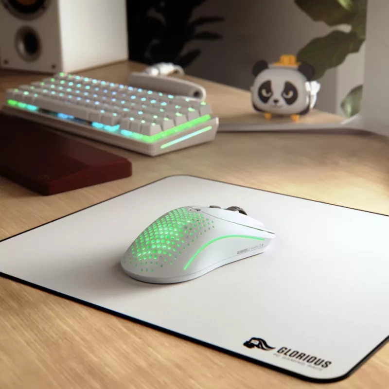Glorious Gaming Glorious Model O Wireless 2 – Mattweiß, Rechtshänder, Laser, RF Wireless + USB Typ-C, 26000 DPI, 1 ms, Weiß