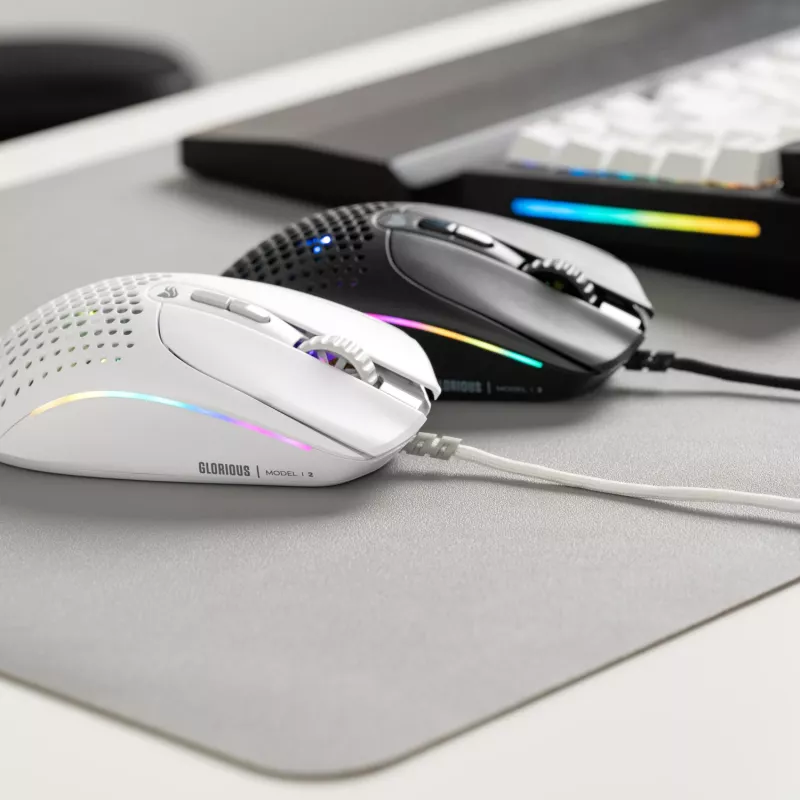 Glorious Gaming Glorious Model I2 Wired – Weiß, Rechtshänder, Optisch, USB Typ-A, 26000 DPI, Weiß