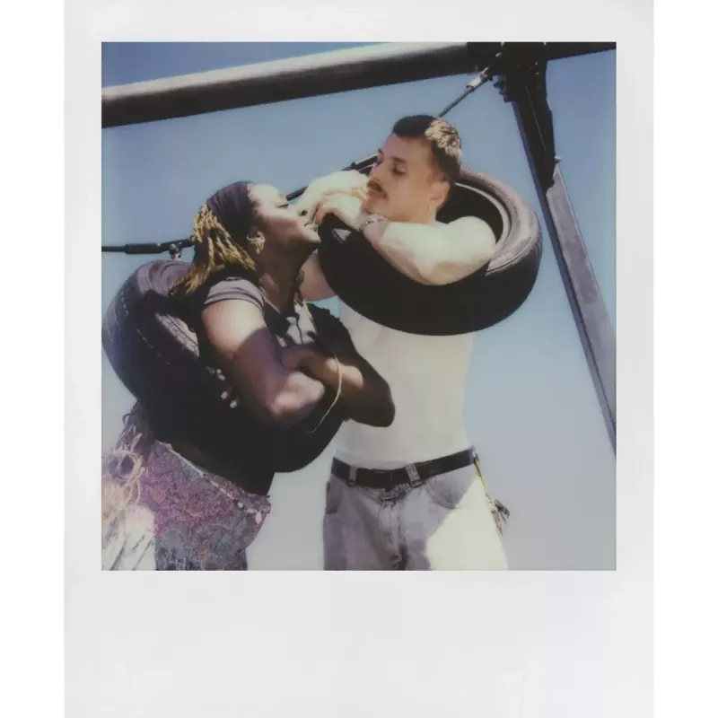 Sofortbildkamera POLAROID Now Gen 3 Gelb — Modell 9158, analoge Sofortbildkamera, integrierter Blitz