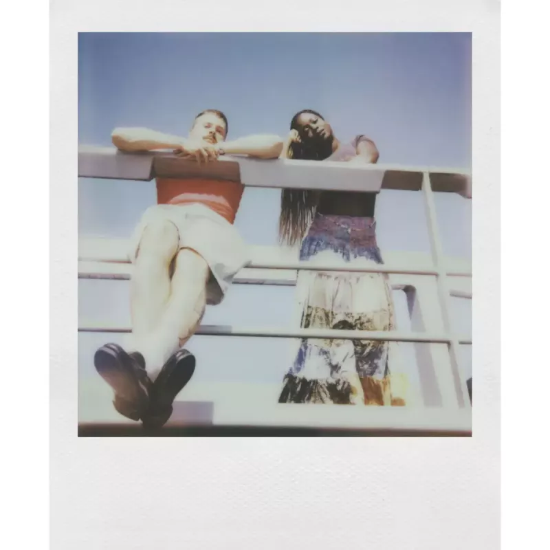Sofortbildkamera POLAROID Now Gen 3 Gelb — Modell 9158, analoge Sofortbildkamera, integrierter Blitz
