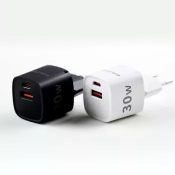 Evelatus USB-A und USB-C 30W Max EU-Ladegerät Weiß