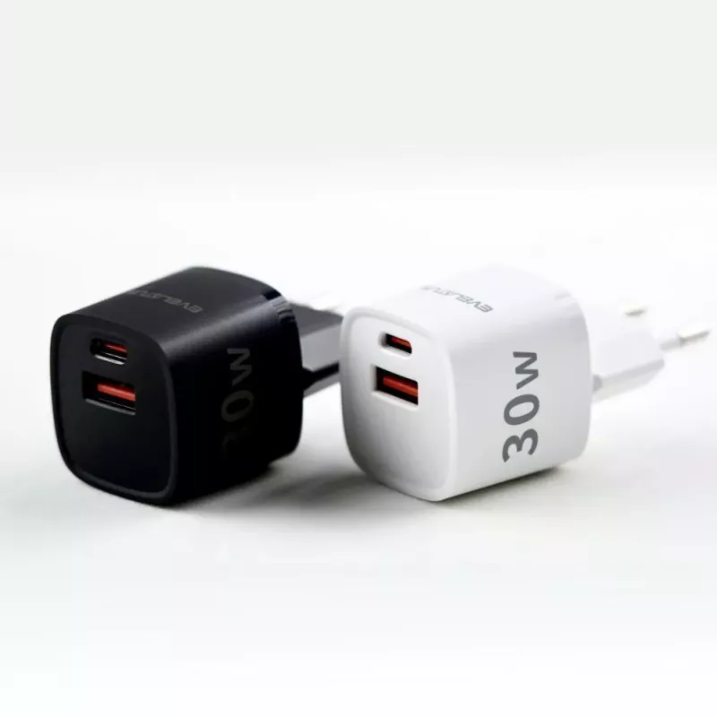 Evelatus USB-A und USB-C 30W Max EU-Ladegerät Schwarz