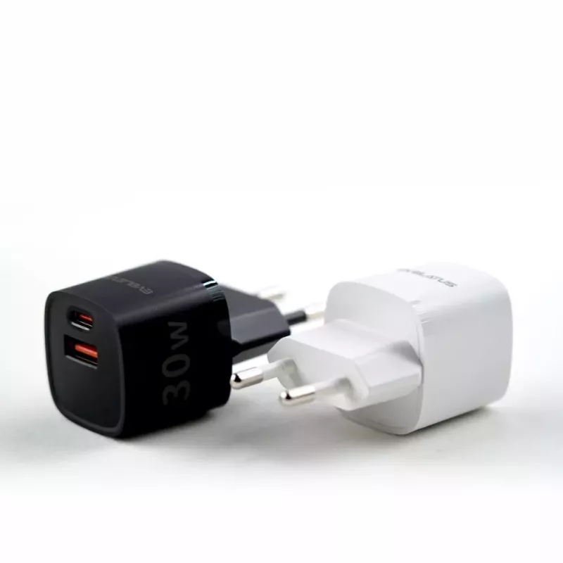 Evelatus USB-A und USB-C 30W Max EU-Ladegerät Schwarz