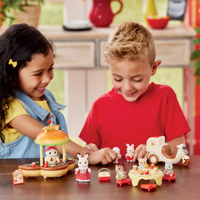 Sylvanian Families Mobiler Hamburger-Stand mit Figur