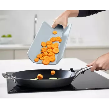 Joseph Joseph Chop2Pot Plus 2-teiliges blaues Schneidebrett-Set