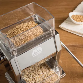 Marcato MARGA MULINO Handgetreidemühle mit 3 Stahlwalzen, verchromter Stahlkörper, 6 einstellbare Stufen, Tischklemme, 150g Einfülltrichter, Italien