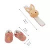 Kaloo 2-in-1 Geschenkset Hase (Rassel + Booties) Petites Chansons Kollektion