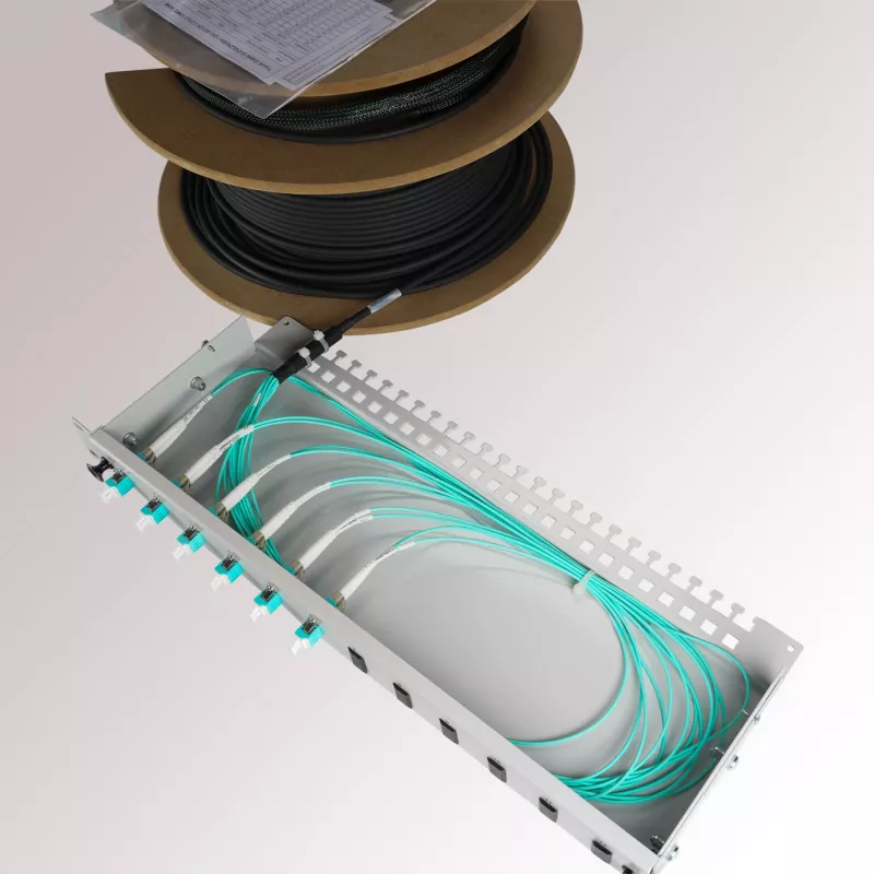 EFB Elektronik Teilbestückte Breakout-Box mit 24 LC-Duplex-Kupplungen OM3