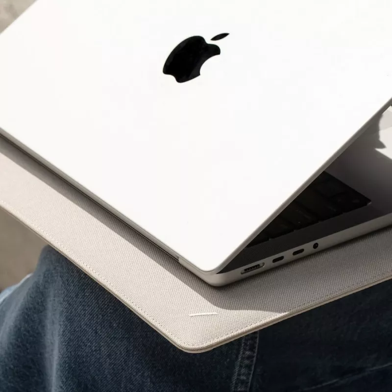 Native Union Stow Slim Sleeve für MacBook 13/14 inch - Sandstein