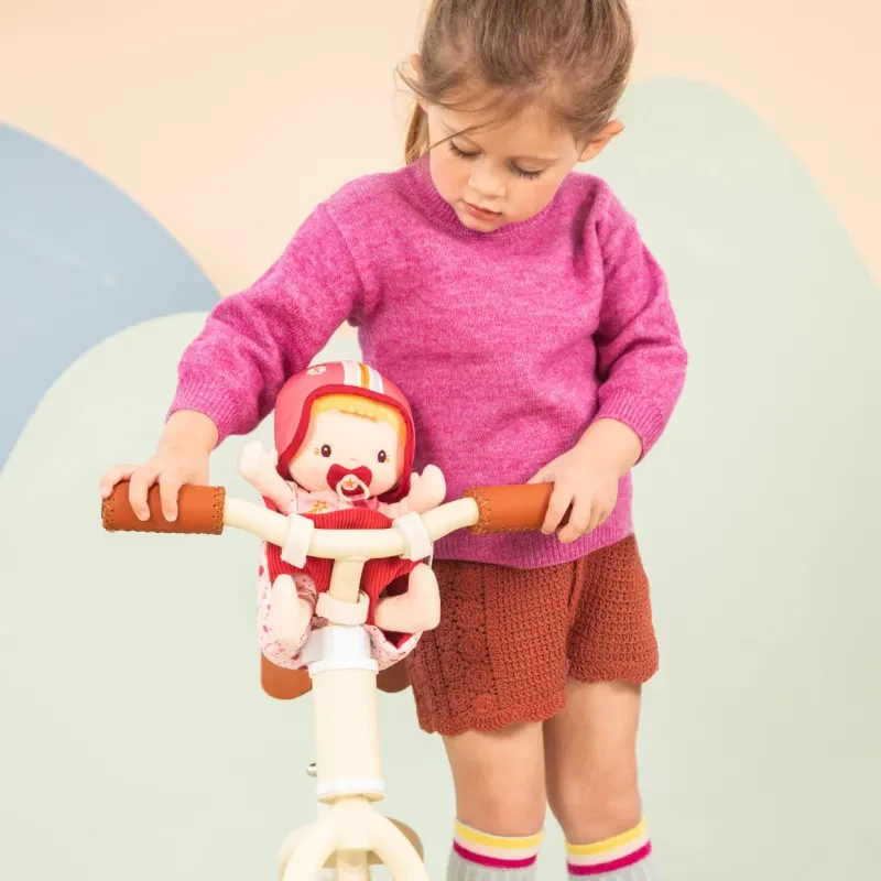 Lilliputiens Lena Puppe im Fahrradsitz mit Kuscheltuch und Helm 18m+