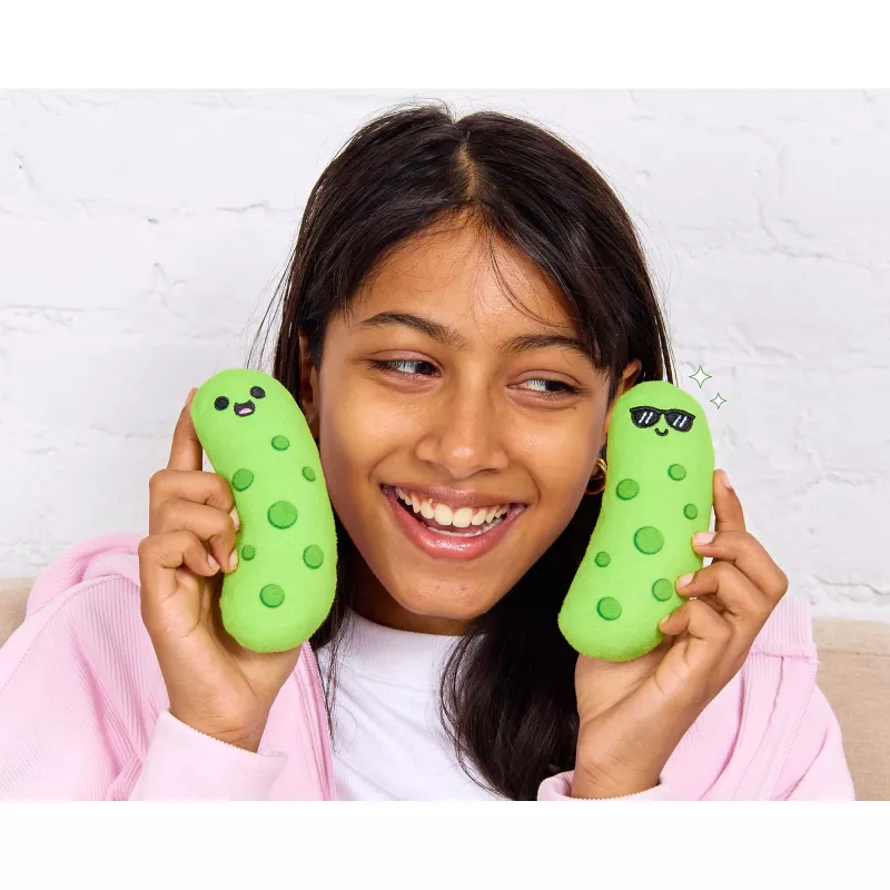 Just Play Emotional Support Pickles Plüschtier