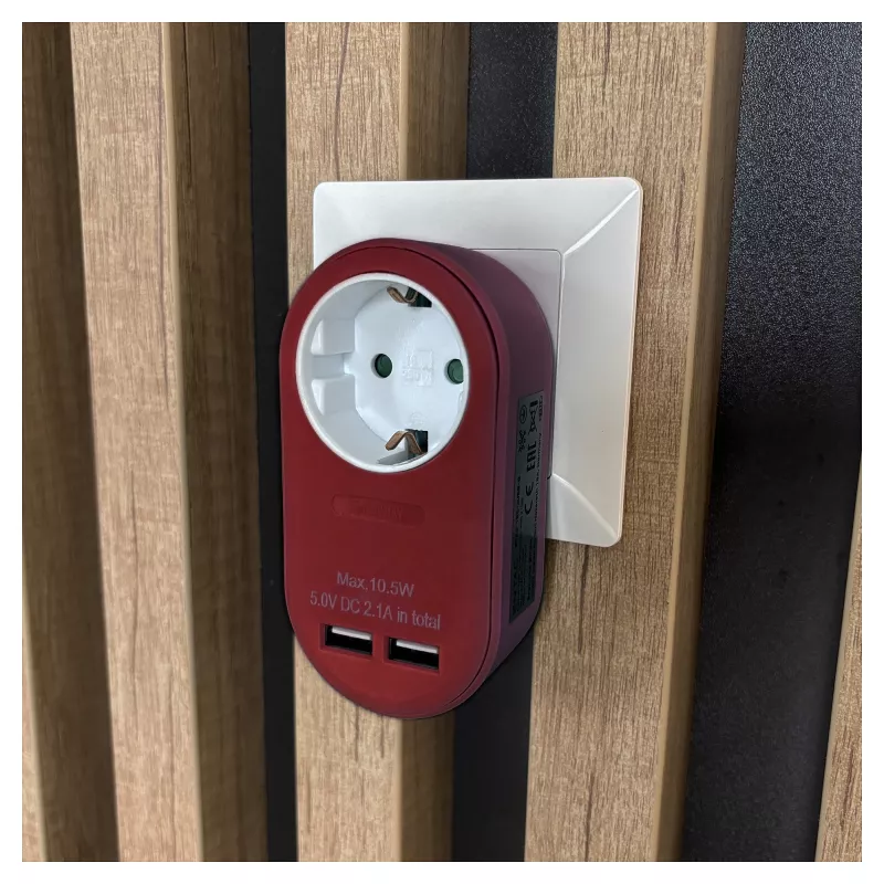 ENTAC Steckdosenadapter mit 2x USB-A Burgund