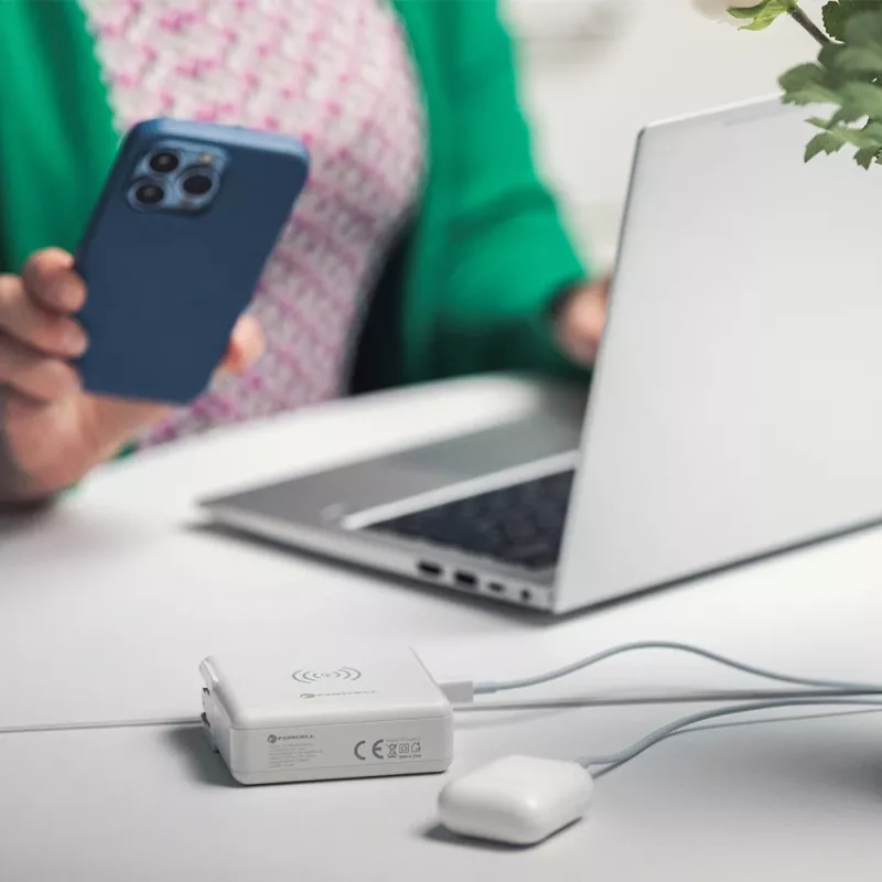 FORCELL F-ENERGY 4-in-1 15 W kabelloses Ladegerät mit USB/USB-C-Anschlüssen und 8000-mAh-Powerbank