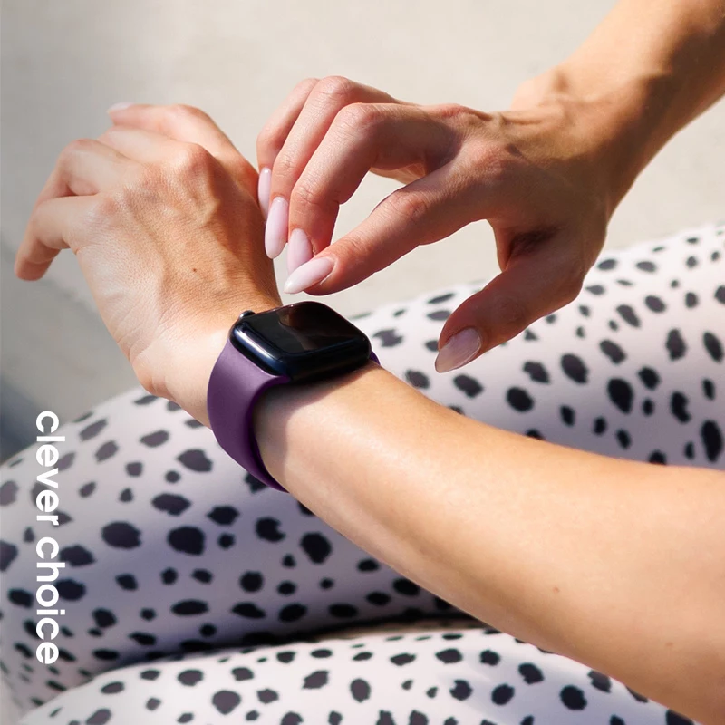 Crong Liquid Silicone Sport Band für Apple Watch 44/45/46/49 mm - Plum