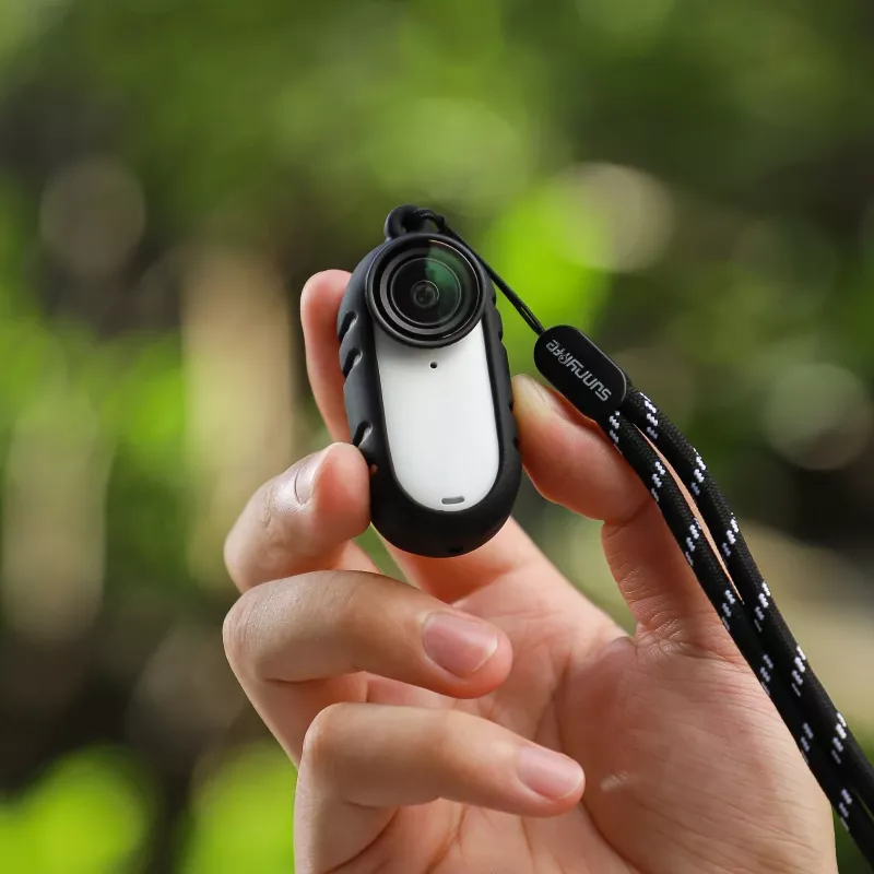 SUNNYLIFE Silikon-Schutzhülle mit Objektivdeckel für Insta360 Go 3s - Schwarz