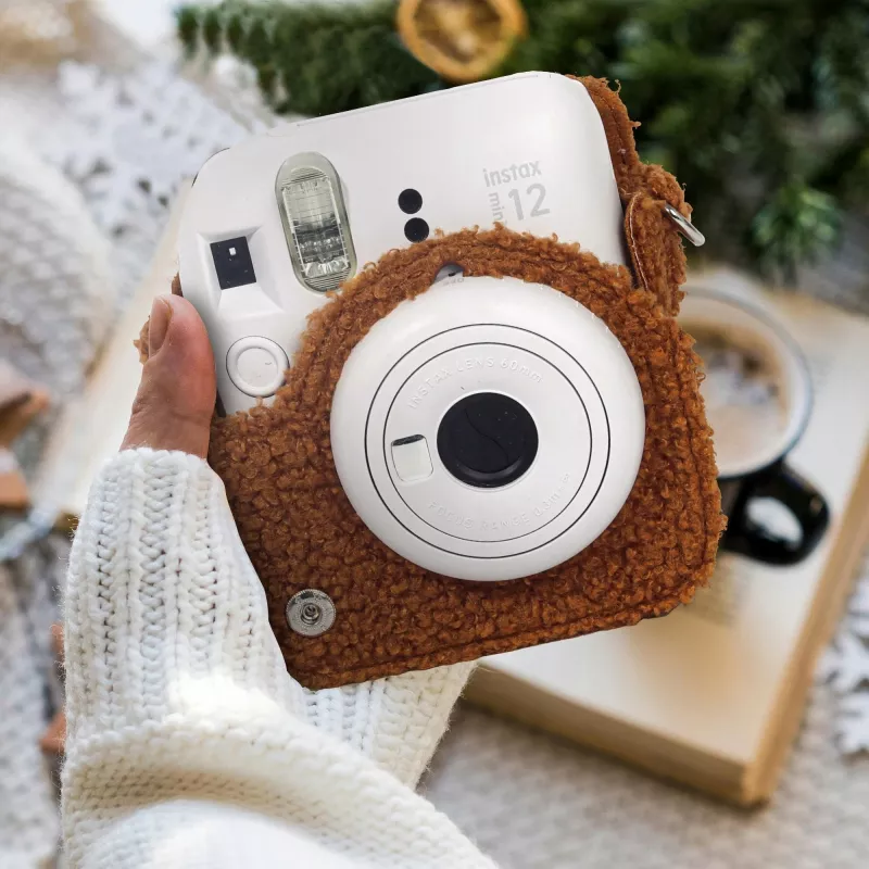 LOVEINSTANT Schutzhülle für Fujifilm Instax Mini 12 - Plüsch-Hunde-Design - Braun