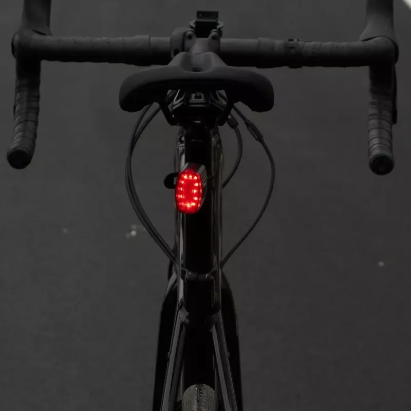 Vayox VA0155 Fahrradlicht-Set, vorne 2 LED + hinten 12 LED