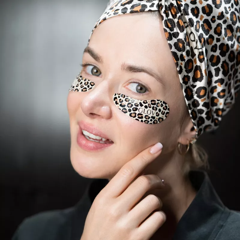 GLOV The Lazy Luxe Duo Wiederverwendbare Silikon-Augenpads und Satin-Schlafhaube Set