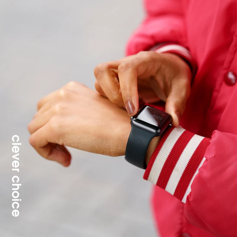 Crong Liquid Silicone Strap für Apple Watch 38/40/41/42 mm (Schwarz)