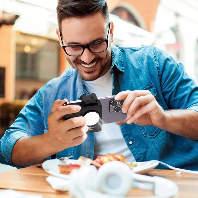 ULANZI CG02 Smartphone-Griff mit Bluetooth-Fernauslöser und LED-Licht
