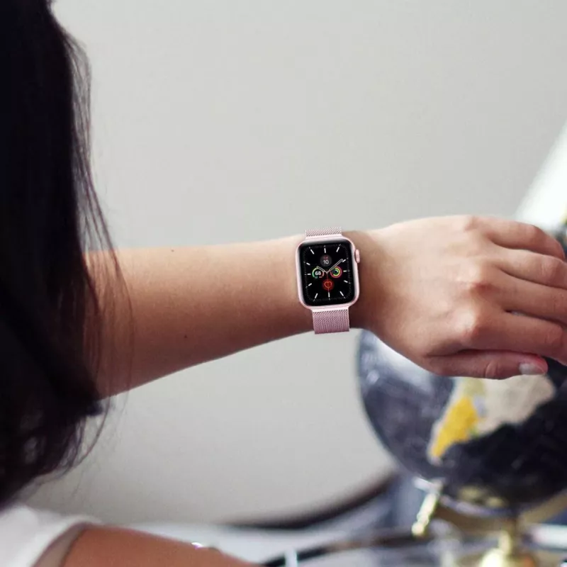 Tech-Protect Milanese Loop für Apple Watch 8 / 9 / 10 / 11 / SE / Ultra (44 / 45 / 46 / 49mm) - Silber