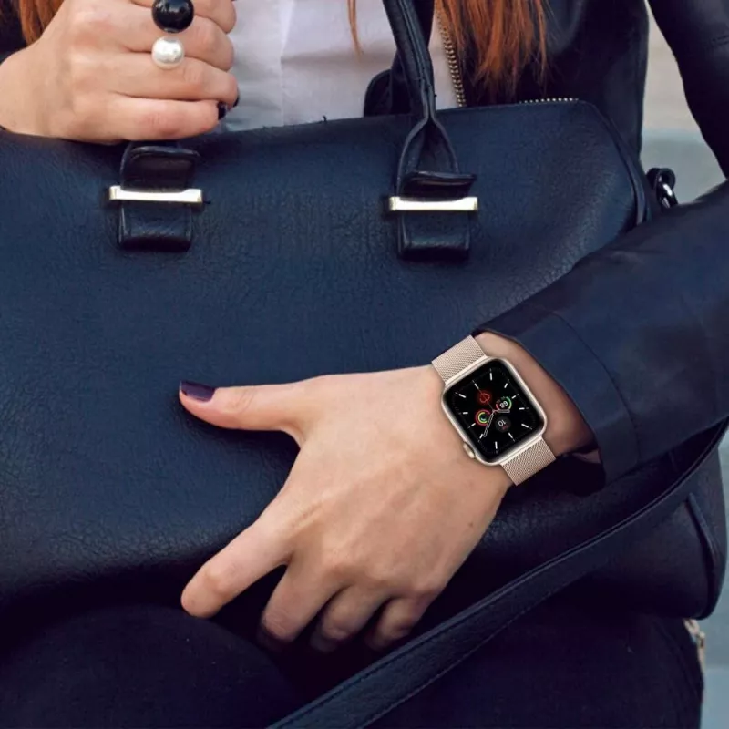 Tech-Protect Milanese Loop für Apple Watch 8 / 9 / 10 / 11 / SE / Ultra (44 / 45 / 46 / 49mm) - Silber