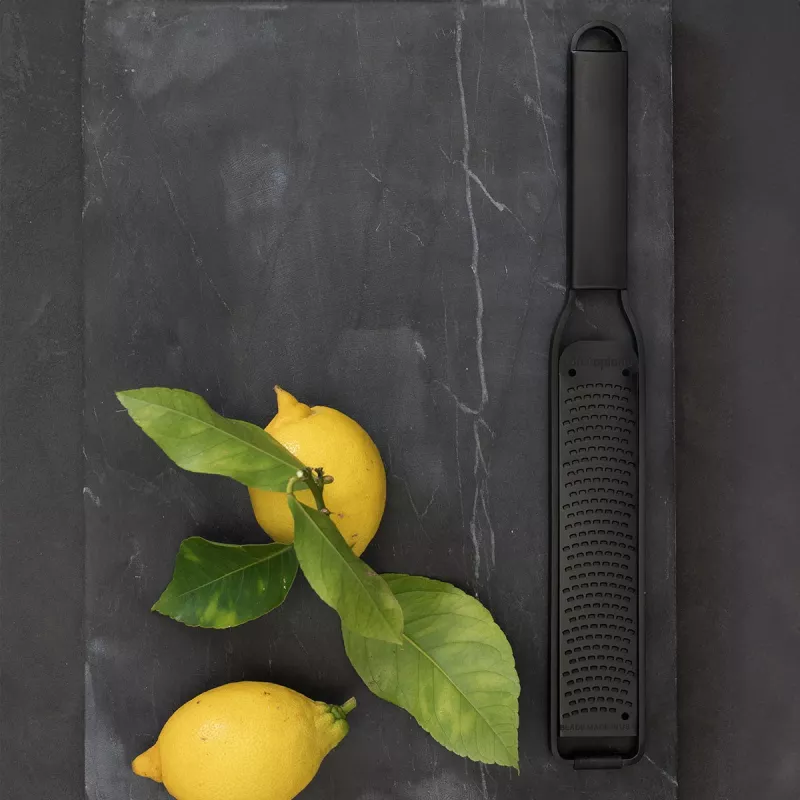 Microplane Black Sheep Zester - Premium Classic Series, Feinreibe, Schwarz
