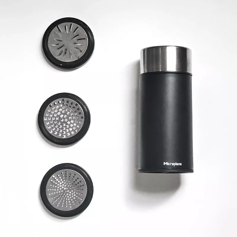Microplane Universal Mill - Schwarz/Durchsichtig, Drehreibe für Hartkäse, Schokolade, Nüsse, Gewürze