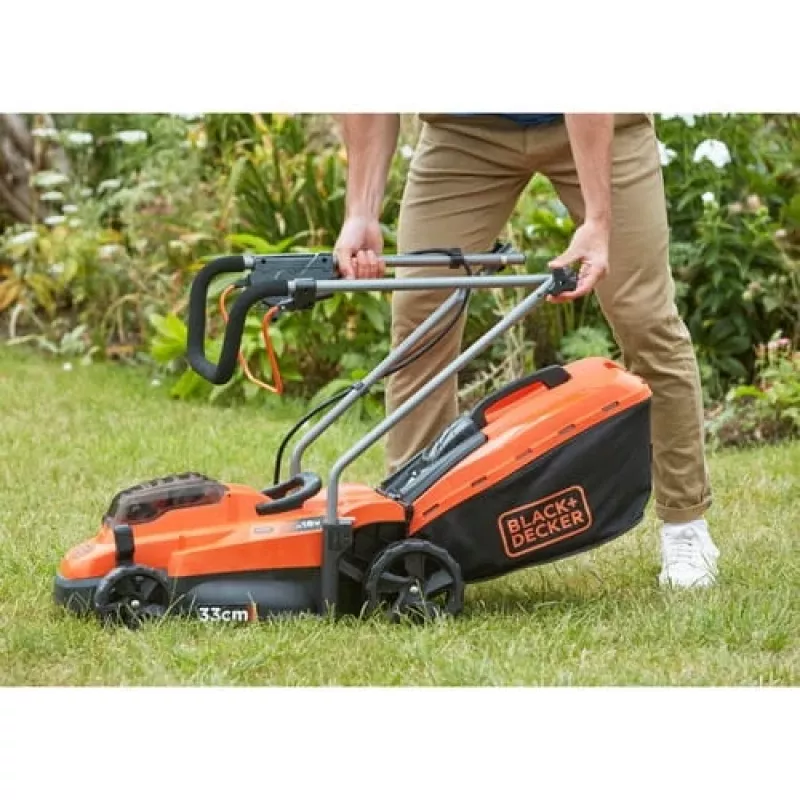 Black & Decker BCMW3318L2 18V Akku-Schubrasenmäher mit 2 Akkus, 33 cm Schnittbreite, Schwarz/Orange