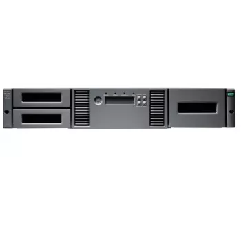 HPE MSL2024 LTO-9 Fibre Channel Bandbibliothek mit 24 Steckplätzen und 15 LTO-9-Kassetten