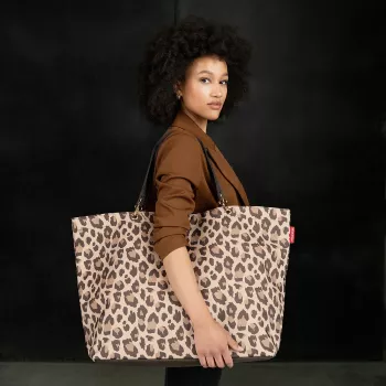 Reisenthel Shopper XL Leo Macchiato – Große Einkaufstasche aus recyceltem PET mit Leopardenmuster, 35 L