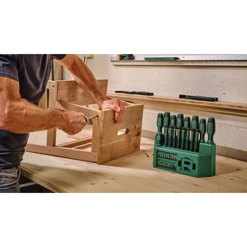 BOSCH Gemischter Schraubendreher-Satz 39-teilig mit Ständer, Grün/Schwarz