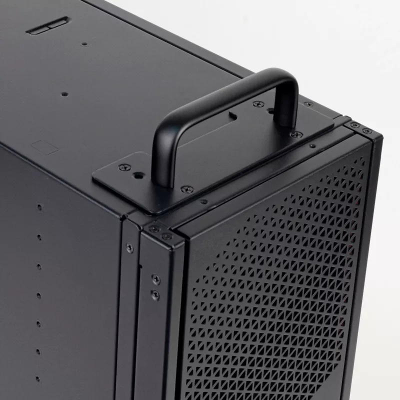 SilverStone RAC-CF4-440 4-Kanal-Lüftersteuerung, 5,25-Zoll-Schacht, 30W pro Kanal, Schwarz