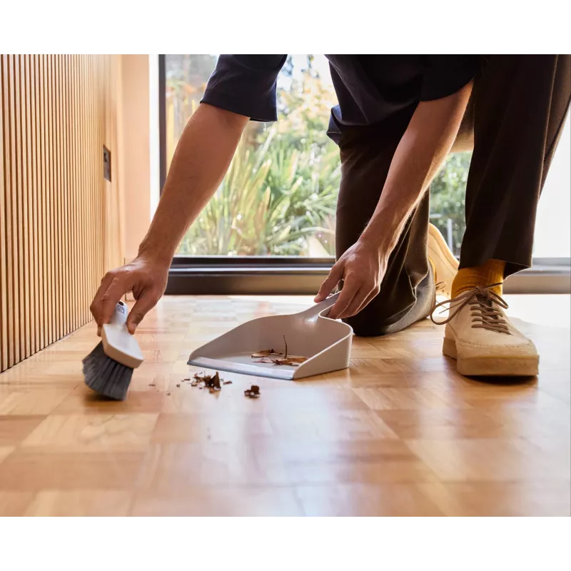 Joseph Joseph CleanTech Wandhalterung Kehrset mit Schaufel und Besen