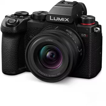 Panasonic Lumix DC-S5D Kamera mit 18-40mm Objektiv-Kit (DC-S5DNE-K)